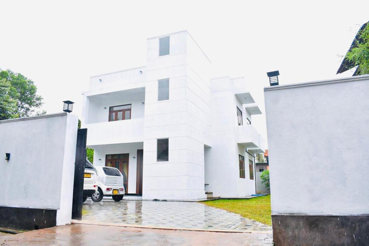 Twinstop Villa Minuwangoda Luaran gambar